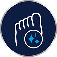 ודאו שכפות הרגליים נקיות ויבשות, במיוחד בין האצבעות.